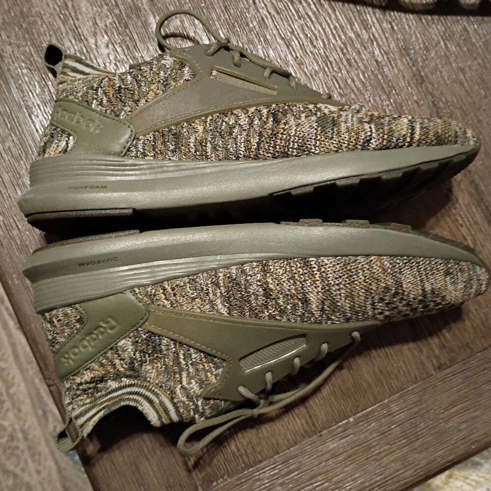Reebok Running Shoes Mens Size 8 Woman Size 9.5 (very good condition)
